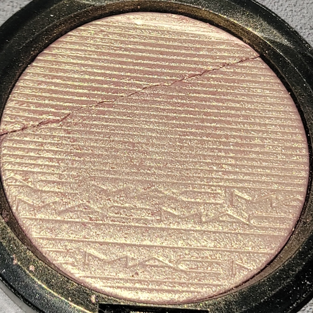 MAC Extra Dimension Skinfinish Highlighter, Beaming Blush